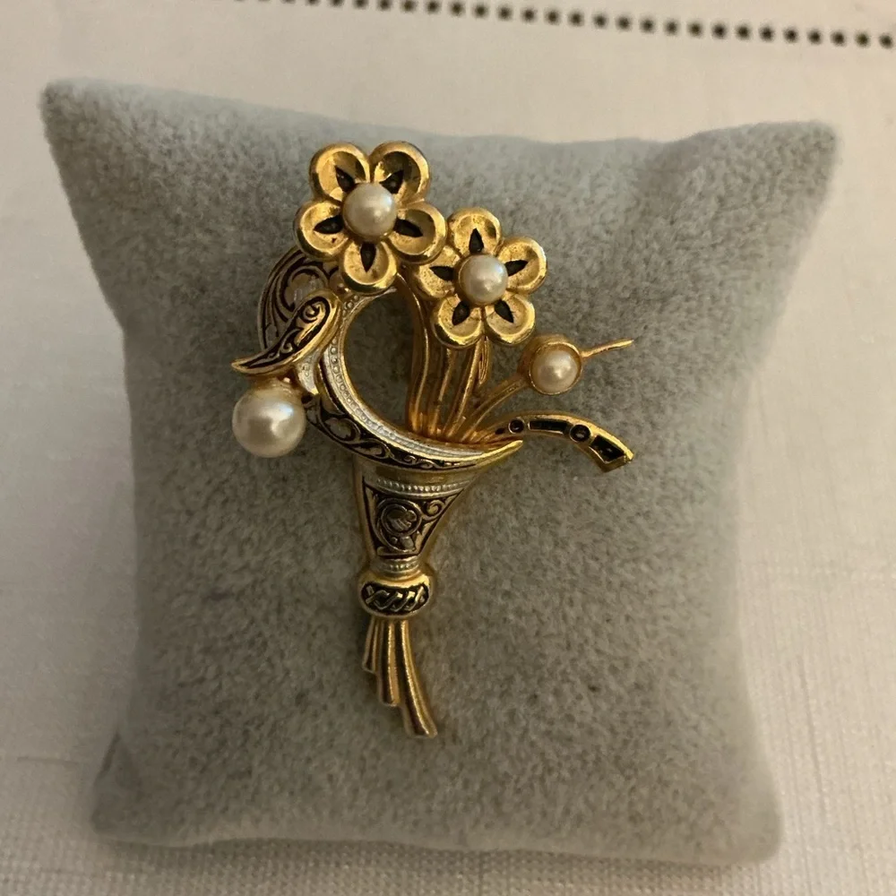 Damascene Cornucopia Floral Gold Tone Brooch